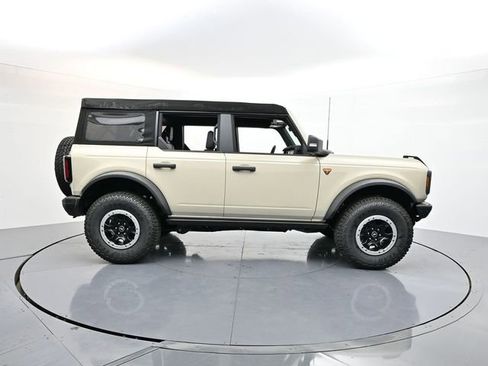 New 2025 Ford Bronco Badlands image 8