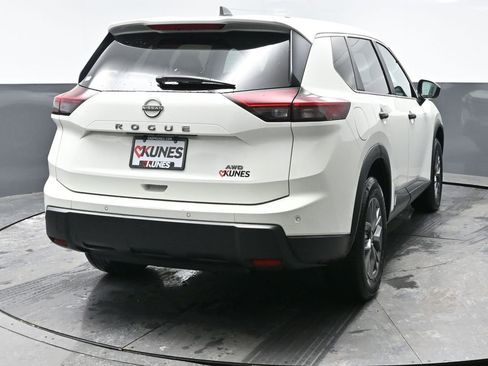 Used 2024 Nissan Rogue S image 12