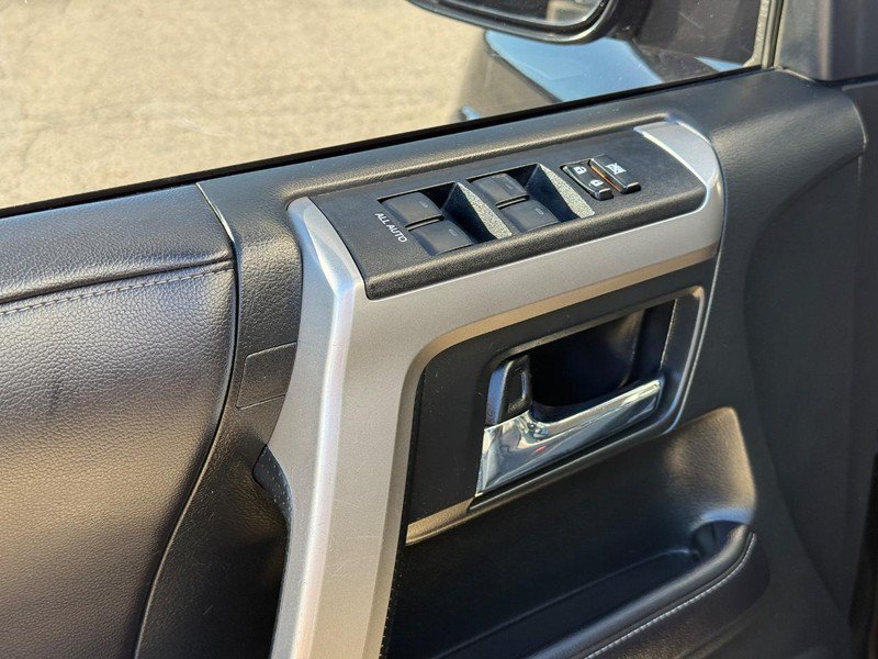 Used 2018 Toyota 4Runner SR5 Premium AWD/4WD image 18