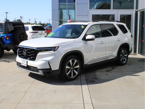 Used 2023 Honda Pilot Elite image 3