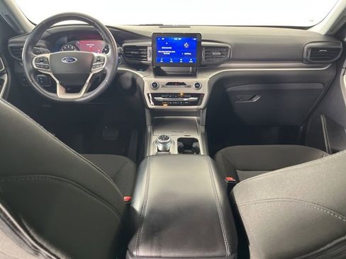 Used 2022 Ford Explorer XLT image 6