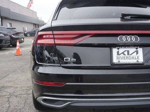 Used 2023 Audi Q8 Premium image 14