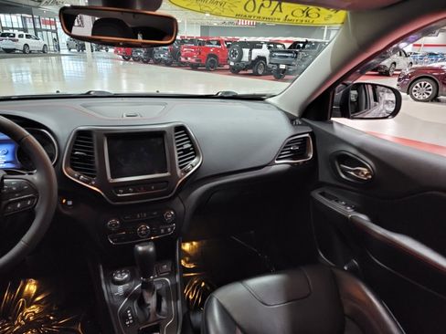 Used 2021 Jeep Cherokee Trailhawk w/ Technology Group image 18