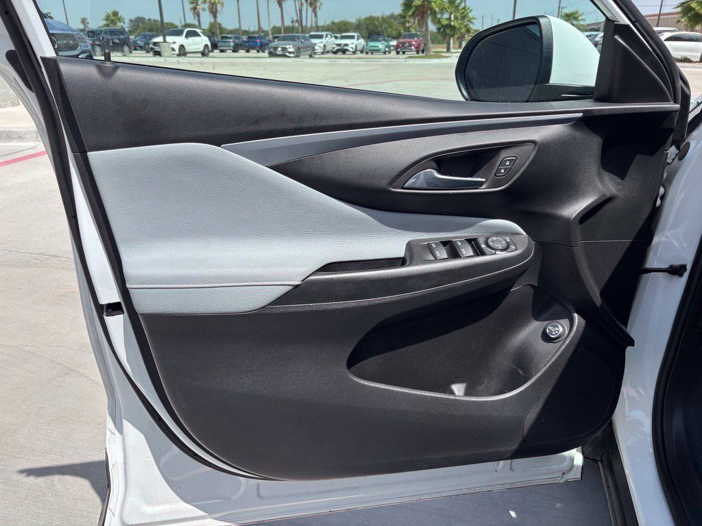 Used 2025 Buick Envista Preferred w/ Convenience I Package FWD image 8