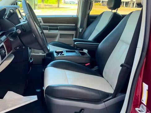 Used 2010 Chrysler Town & Country Touring Plus w/ Safetytec Group FWD image 24