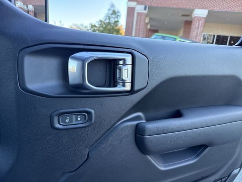 New 2025 Jeep Gladiator Sport AWD/4WD image 27