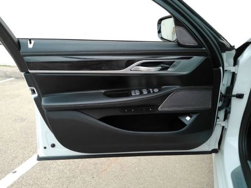 Used 2019 BMW 750i w/ Executive Package RWD image 11