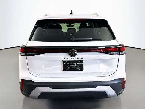 New 2025 Volkswagen Tiguan SE image 6