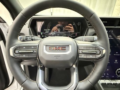 New 2026 GMC Terrain AT4 w/ LPO, Black Badging Package image 28