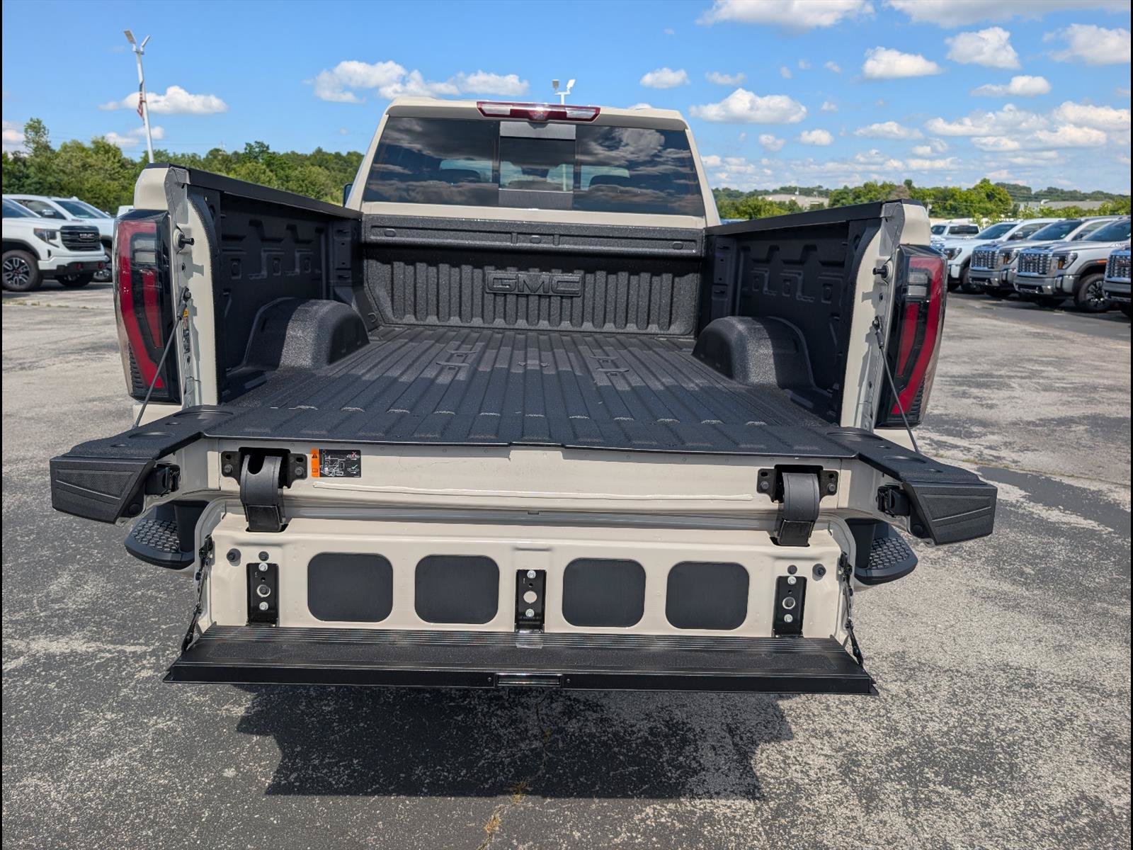 New 2026 GMC Sierra 2500 AT4 w/ AT4 Premium Plus Package AWD/4WD image 18