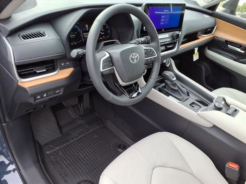 New 2026 Toyota Grand Highlander Platinum AWD/4WD image 4