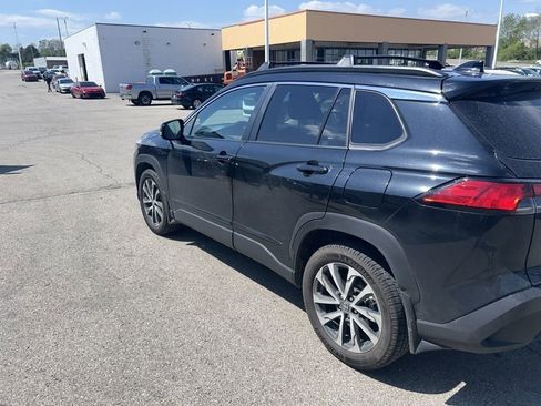 Used 2025 Toyota Corolla Cross XLE w/ Convenience Package image 5