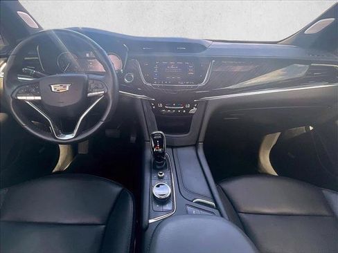 Used 2025 Cadillac XT6 Premium Luxury FWD image 16