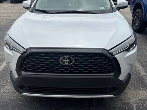 Used 2023 Toyota Corolla Cross LE FWD image 4