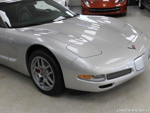 Used 2004 Chevrolet Corvette Z06 w/ Memory Package RWD image 13