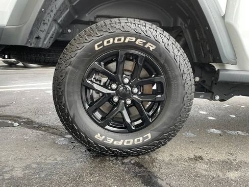 Used 2023 Jeep Gladiator Sport AWD/4WD image 33