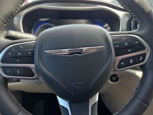 Used 2024 Chrysler Pacifica Touring-L FWD image 15
