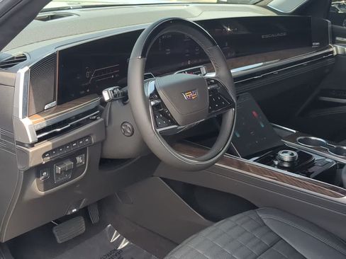 Used 2026 Cadillac Escalade ESV Platinum Sport w/ LPO, ONYX Package AWD/4WD image 10