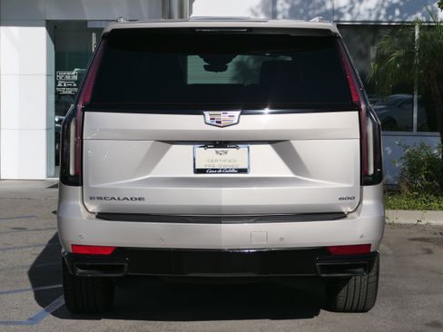 Certified 2022 Cadillac Escalade ESV Sport w/ Touring Package AWD/4WD image 4