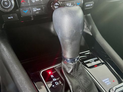 Used 2024 Jeep Compass Latitude w/ Convenience Group AWD/4WD image 24