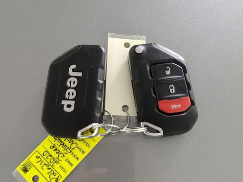 Used 2020 Jeep Gladiator Overland AWD/4WD image 29