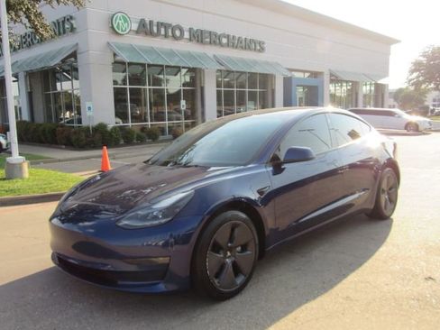 Used 2022 Tesla Model 3 Standard Range image 1