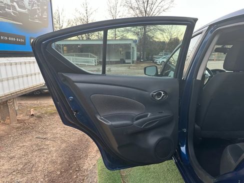 Used 2019 Nissan Versa SV image 15