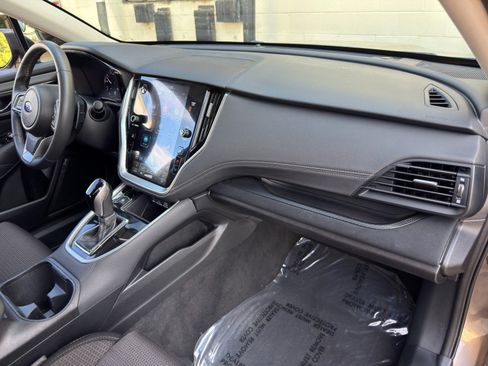 Used 2024 Subaru Outback Premium AWD/4WD image 13