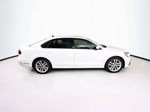 Used 2019 Volkswagen Passat 2.0T Wolfsburg image 2