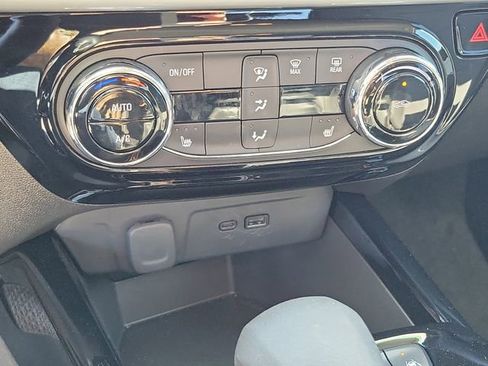 Certified 2025 Chevrolet Trax LT w/ LT Convenience Package image 25