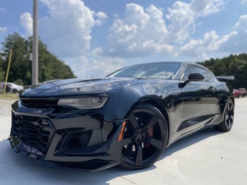 Used 2018 Chevrolet Camaro SS RWD image 3