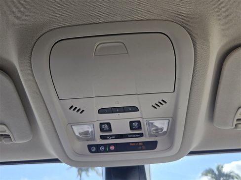 Used 2023 GMC Acadia Denali w/ Denali Technology Package image 23