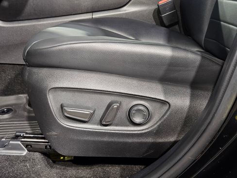 Certified 2025 Toyota Highlander XLE image 23