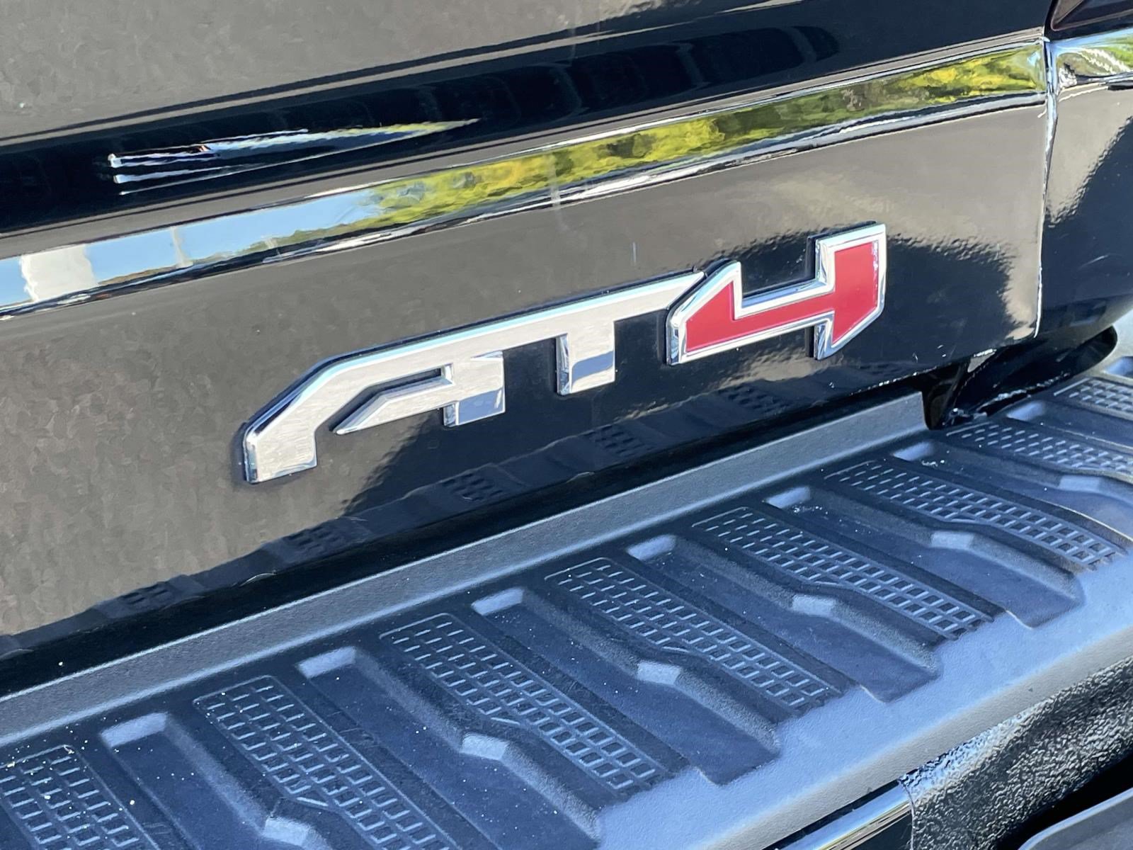 Used 2023 GMC Sierra 2500 AT4 w/ AT4 Preferred Package AWD/4WD image 15