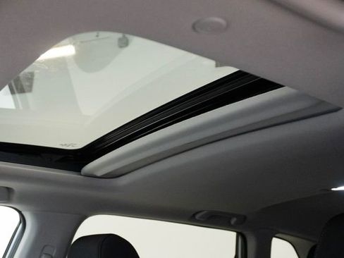 Used 2025 Honda CR-V EX image 4