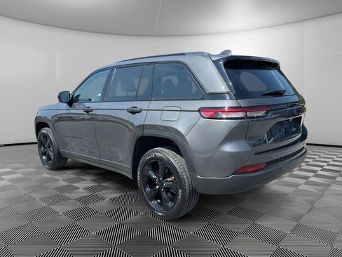 Used 2023 Jeep Grand Cherokee Altitude AWD/4WD image 3