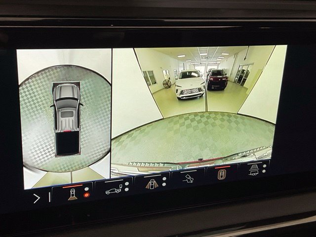 Used 2024 GMC Sierra 1500 AT4 w/ Technology Package AWD/4WD image 10