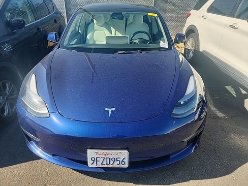 Used 2023 Tesla Model 3 Standard Range RWD image 2