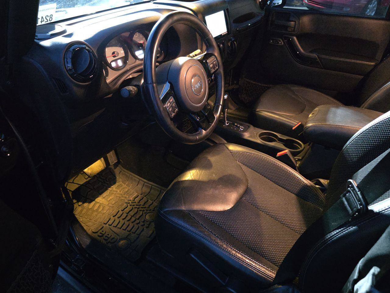 Used 2016 Jeep Wrangler Sahara AWD/4WD image 3