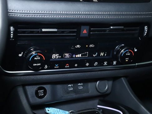 Certified 2024 Nissan Rogue SL w/ SL Premium Package image 30