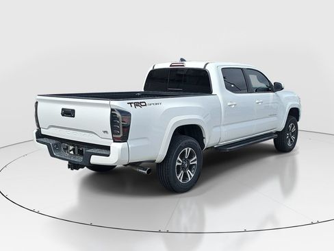 Used 2017 Toyota Tacoma TRD Sport w/ Tow Package RWD image 5