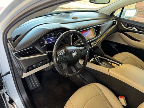 Used 2020 Buick Enclave Essence image 5