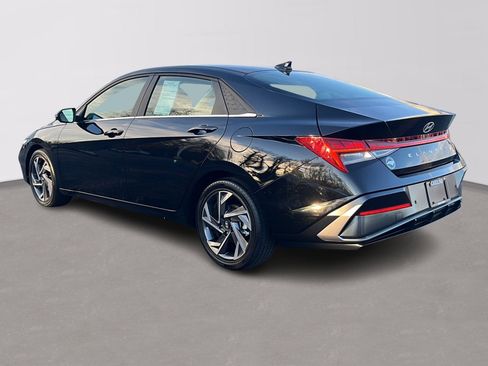 Certified 2024 Hyundai Elantra Limited image 5