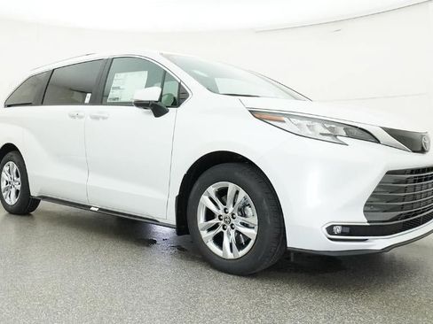 New 2026 Toyota Sienna Limited FWD image 29