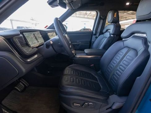 Used 2022 Rivian R1T Adventure image 8