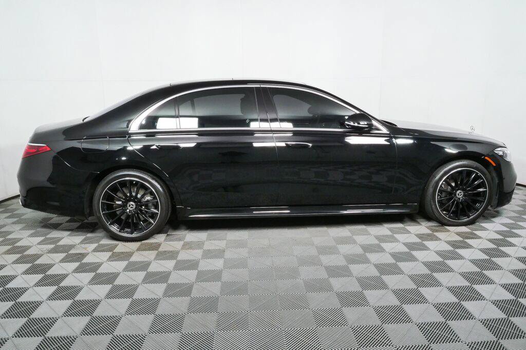 Used 2022 Mercedes-Benz S 580 4MATIC Sedan image 2