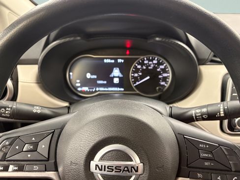 Used 2022 Nissan Versa SV w/ Trunk Package FWD image 25