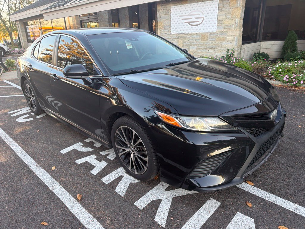 Used 2018 Toyota Camry SE FWD image 4