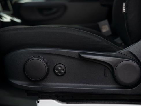 Used 2025 Mercedes-Benz Sprinter 2500 image 24