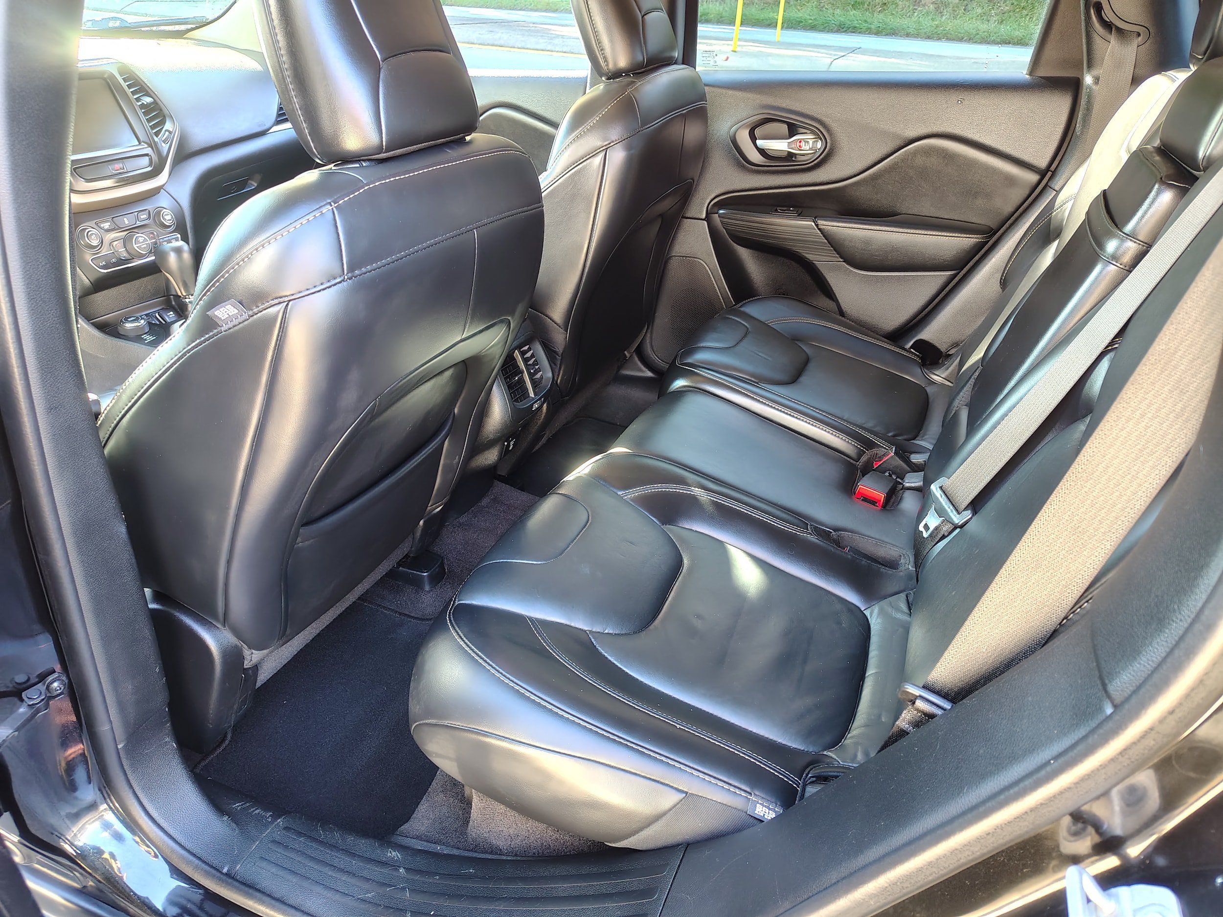 Certified 2016 Jeep Cherokee Limited AWD/4WD image 23
